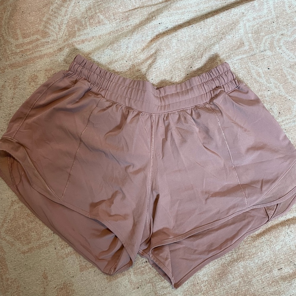 hotty hot lululemon shorts